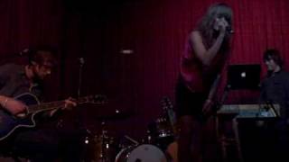 Day dreamin&#39; (LIVE) - Hotel Cafe 2009 - Boomkat, featuring Taryn Manning