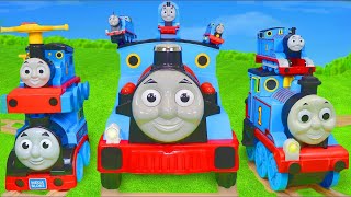 JOUETS - GRAND CIRCUIT de TRAINS BRIO - petites voitures, - Thomas and Friends Toy Trains