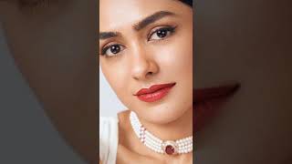 Mrunal Thakur Beautiful Saree Look