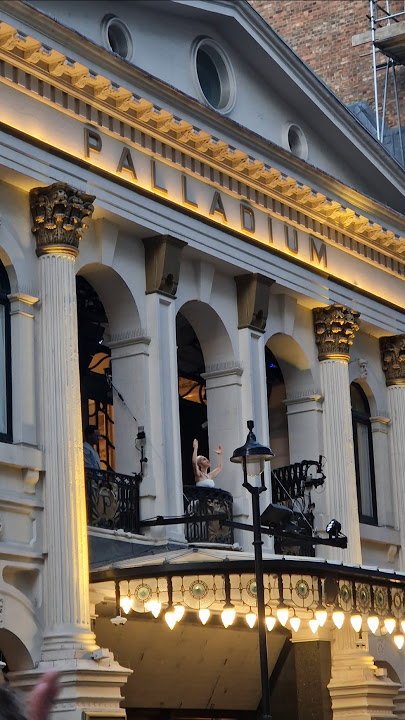 Rachel Zegler Performs #Evita Balcony Scene at the #London Palladium #rachelzegler #westend