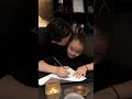 Doris画画，画她想要的生活，有房子，有泳池，还有分配好的上班人选。#Doris #叶海洋 @叶海洋（迪仕艾普）