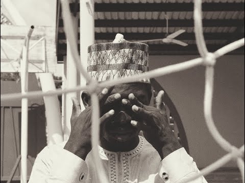 إن أحببت فتاة لم تستنب أحدا ليحبها عنك فلماذا تستنيب م ن يفكر عنك