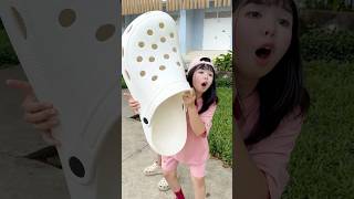 Sc - Giant Crocs Slippers Reaction Silly Couple