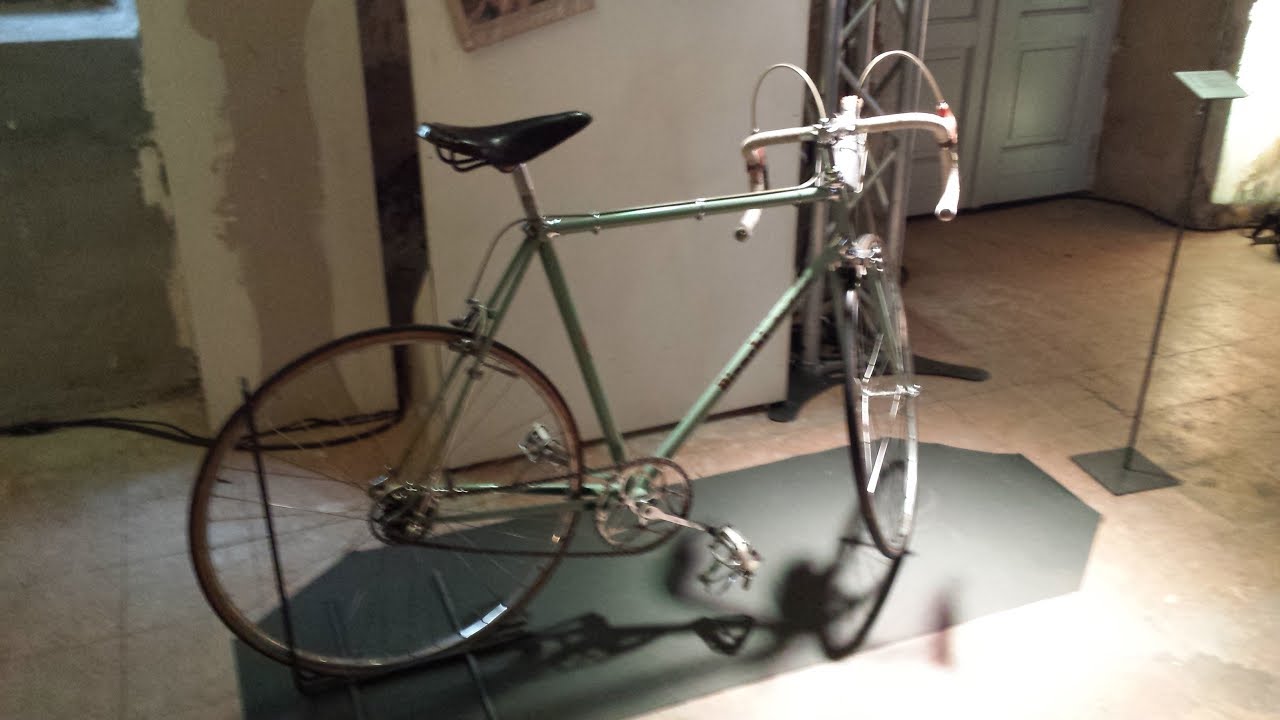 Bici Bianchi Paris Roubaix di Fausto Coppi 1949 - YouTube