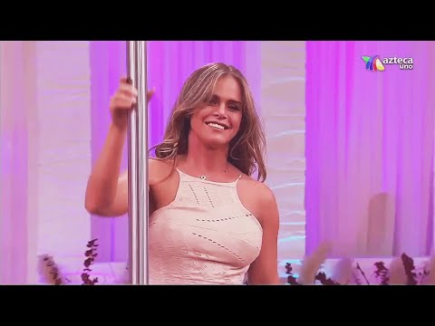 SE LE SALE TODO MIENTRAS BAILA EN EL TUBO EN TELEVISION EN VIVO