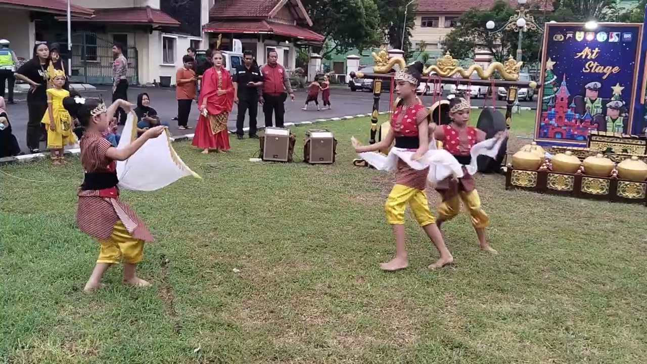 Menyambut nataru bersama @polres sragen dan @sanggar serambi sukowati