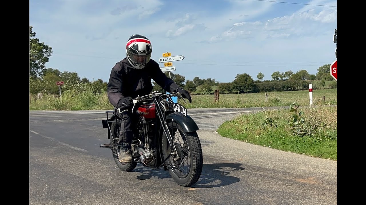 40 motos anciennes d'avant 1960 en action | Balade Rouergue & Vallée du Lot 2025