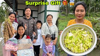 Surprise Gifts 🎁 Milgiya Lovely Family se | Firs Time China Border ka Bamboo Khaya