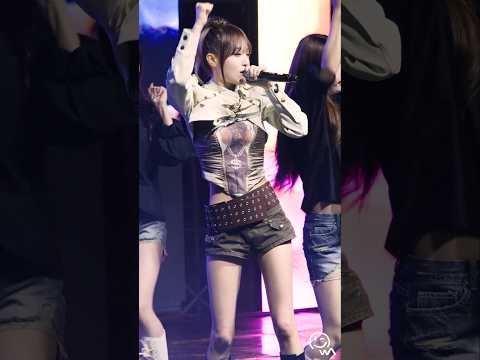43kg 나간다는 최예나 오늘자 <strong>몸매</strong> #대학축제 #네모네모 #YENA #Nemonemo