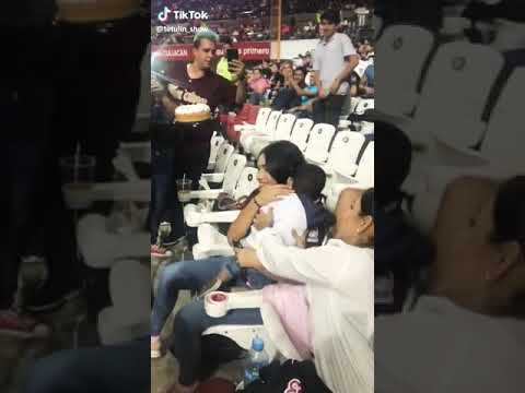 Chango  CeroT da pastelazo en estadio