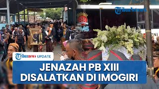Pb Xiii Disalatkan Di Masjid Pajimatan Imogiri Sebelum Diantar Ke Puncak Makam Raja-Raja