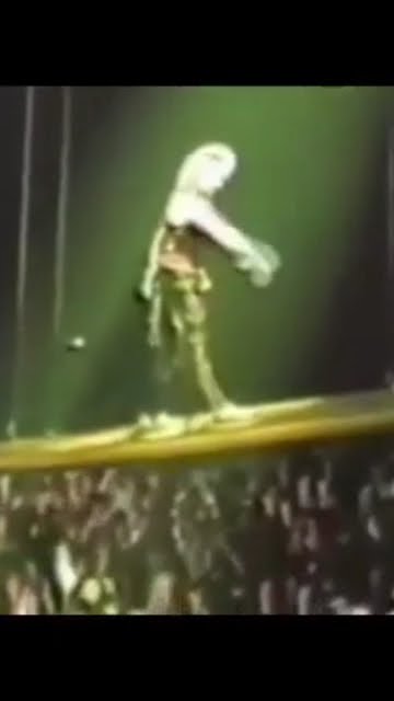 Did Beyoncé Copy David Lee Roth’s Flying Surfboard Stunt? - YouTube