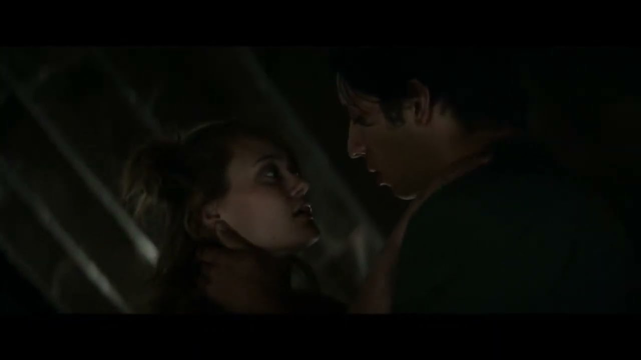 Yellowjackets | Kiss Scene fiery boy and girl | Jackie and Travis