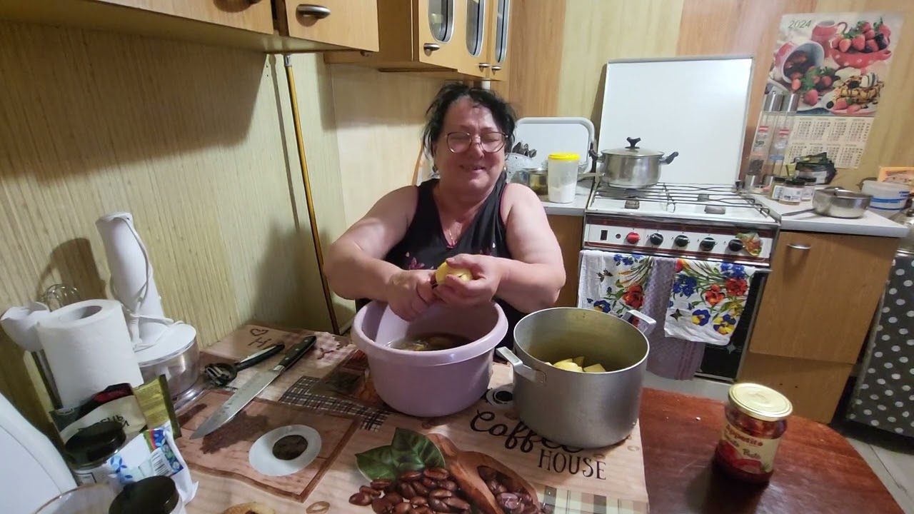 МОЛОДАЯ КАРТОШКА , ВАРЁНАЯ БЕЗ ВОДЫ.