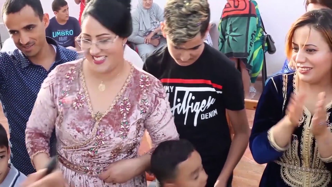 الفنانة خديجةأمزيان وأبنائها  في احتفال عائلي بمناسبة عيد ميلاد رضى ونجاح مراد