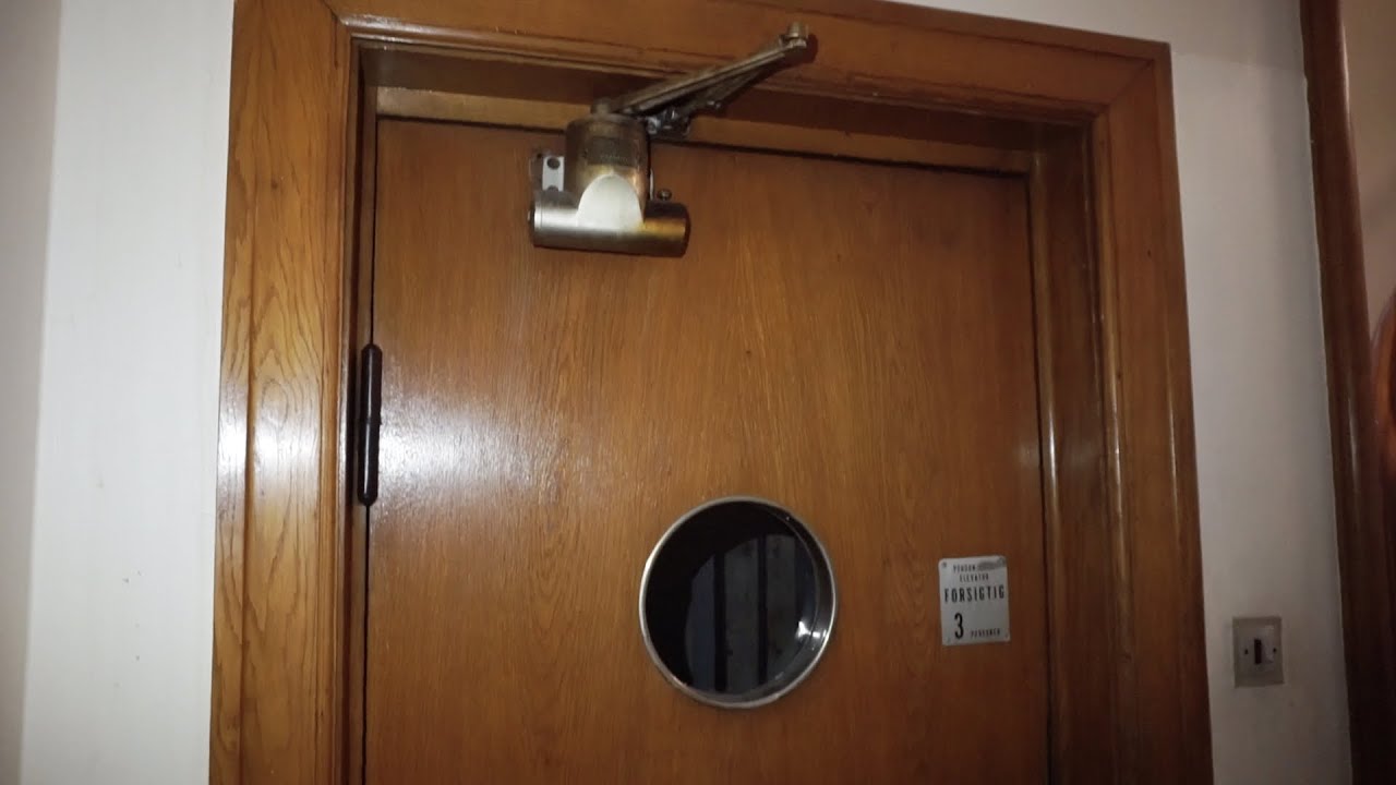 Epic Motor! 1940 Titan bottom-drive traction elevator @ Åboulevard 10, Copenhagen, Denmark