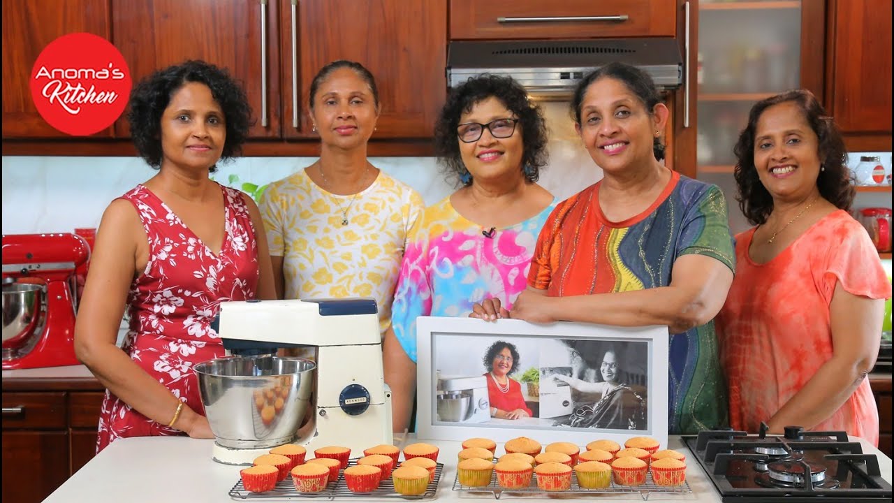 අවුරුදු 50ක් පරණ අම්මාගෙ කේක් මික්සර් එකෙන් අපි හදපු කේක් - Cup cake making with my sisiters