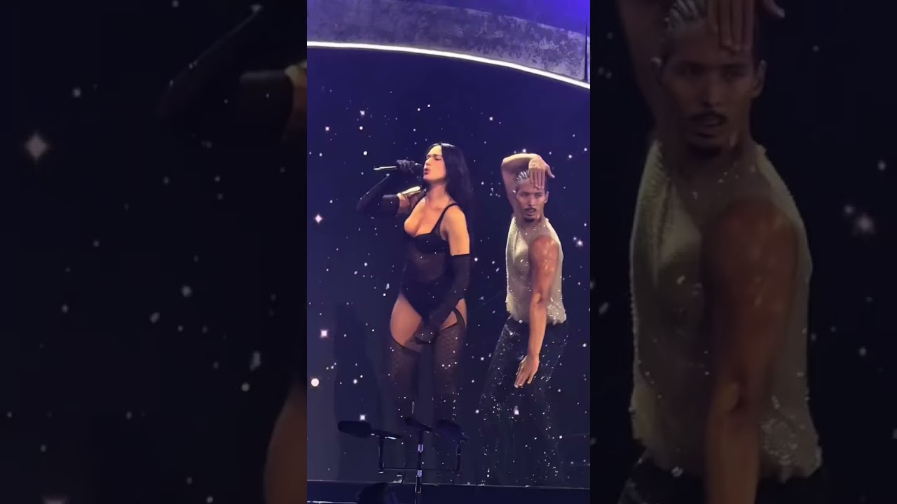 We love a professional QUEEN 🎤 