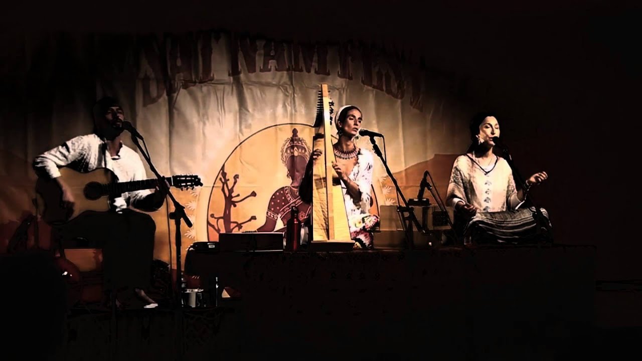 mirabai ceiba en vivo Humme Hum - YouTube