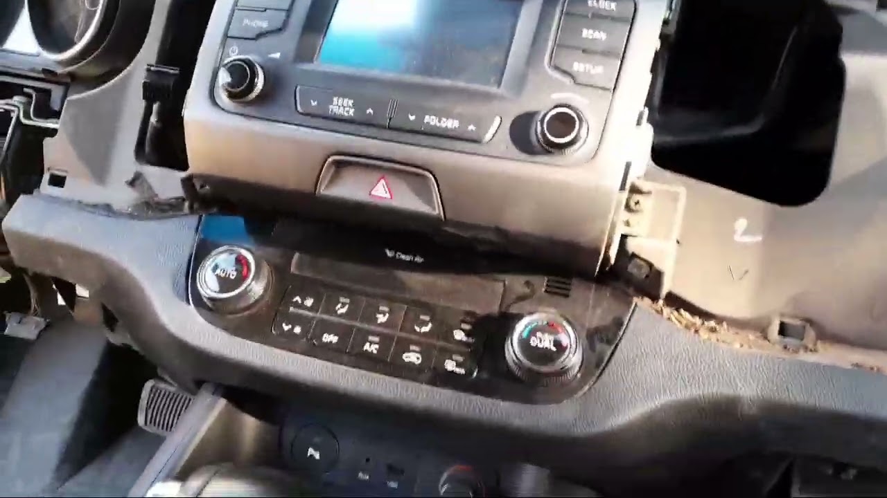 اتعلم واعرف ازاي تفك طبلون سيارتك  الكيا سبورتاج  بكل سهوله زي المصنع