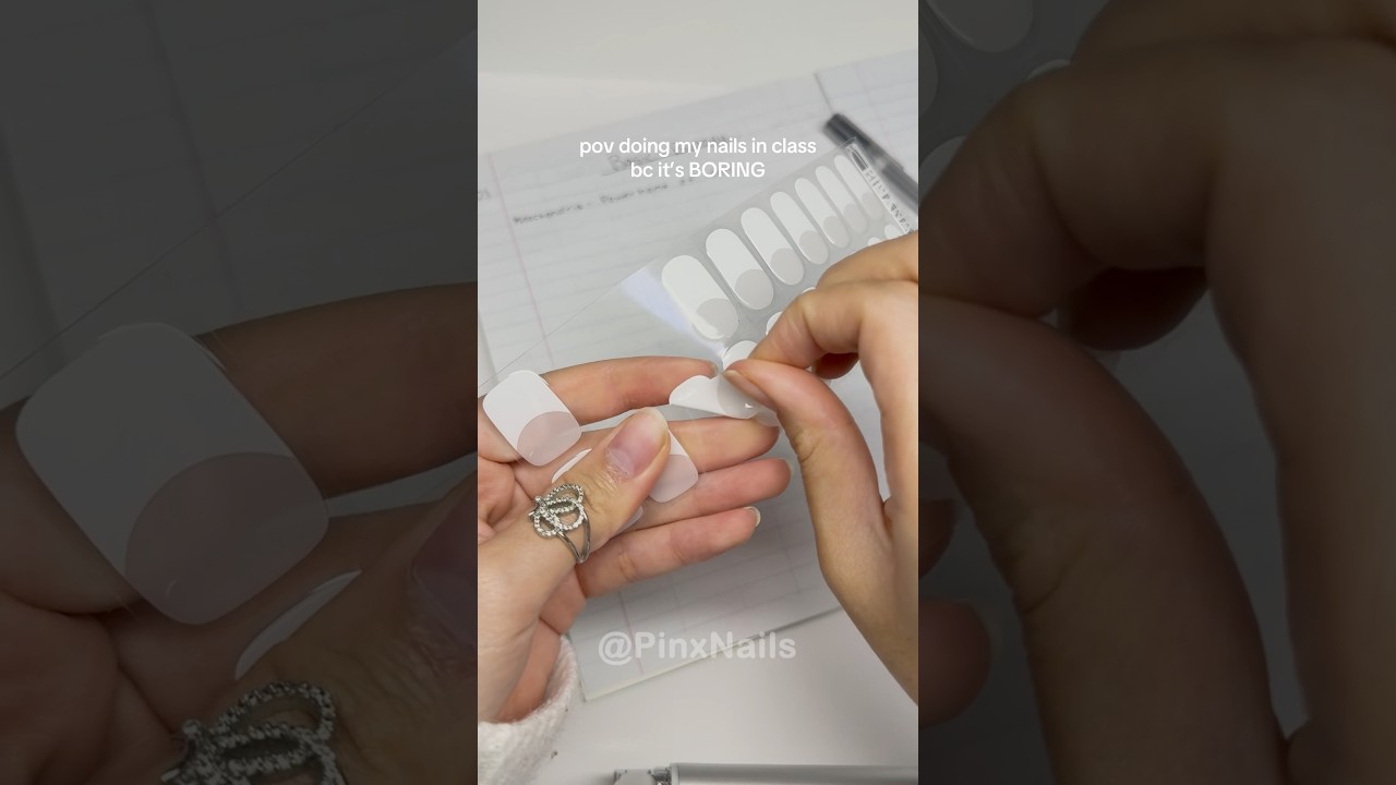 Doing my nails in class 😩😏 