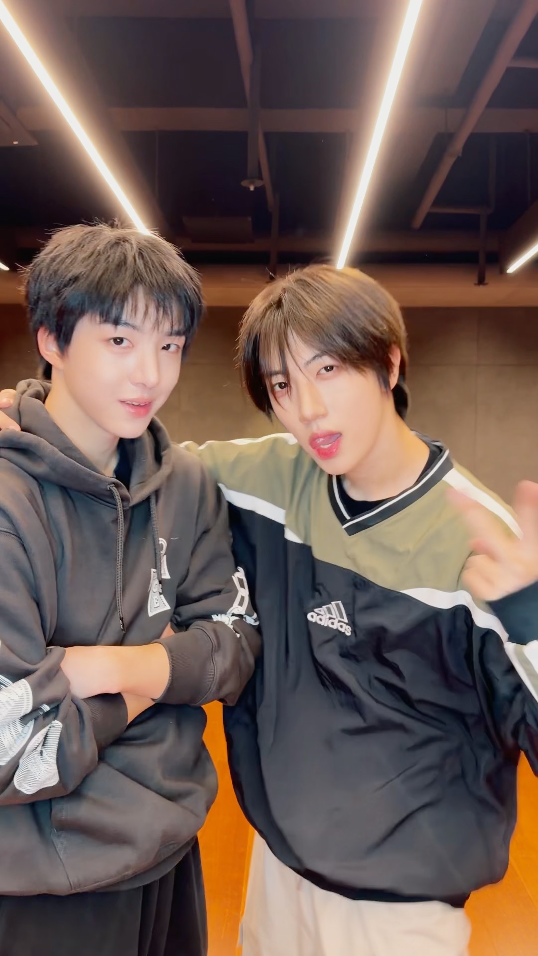 𝗪𝗲 𝗴𝗼𝗻' 𝗳𝗹𝘆🪽 with #CRAVITY #WONJIN sunbaenim #IDID