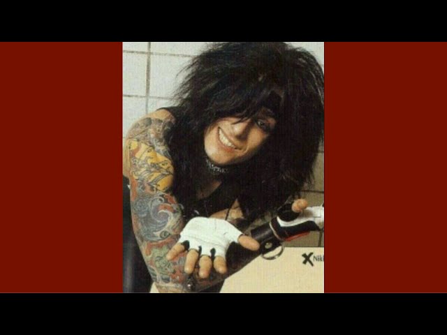 Nikki Sixx also being his crackhead self for 7 minutes straight