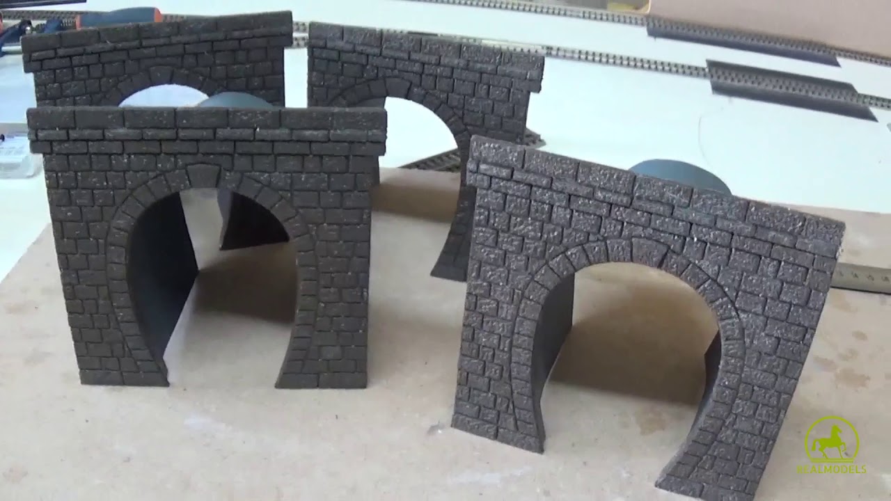 Realizziamo un plastico ferroviario - 3a parte - la costruzione della montagna