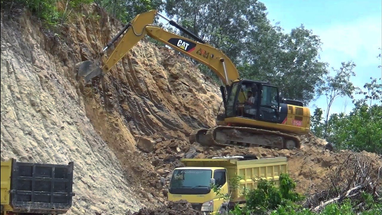Excavator CAT 320D Loading Trucks - YouTube