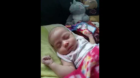 Baby girl sleeps soundly with the ''A la nanita '' song from The Cheetah Girls feat. Belinda.