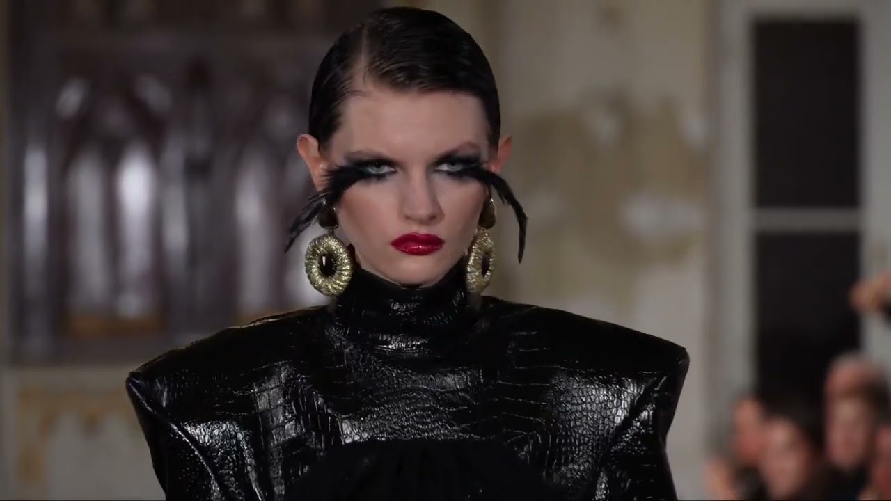 EFE BATUR - LA NUIT ROUGE 