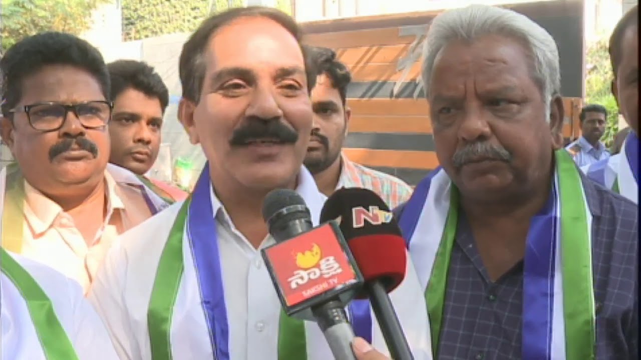 Congress party leaders joins YSRCP in presence of YS Jagan at Hyderabad party office