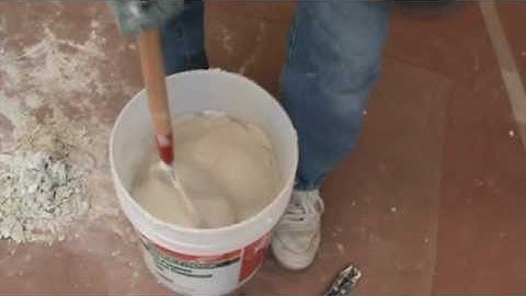 Mixing drywall all purpose joint compound "mud"