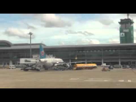 Video: Tan Son Nhatin lentokenttäopas
