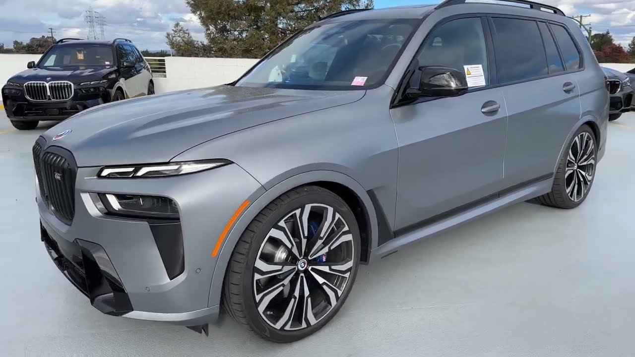 Tour the 2023 X7 M60i in Frozen Pure Grey | 4K - YouTube