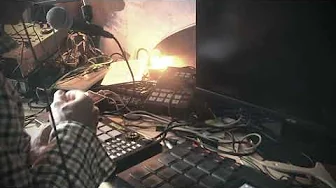 Simplicity in Darkness: MPC 500 Boombap cookin in the studio