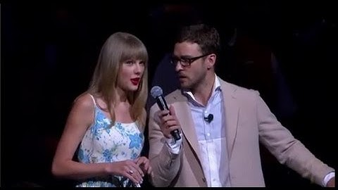 Taylor Swift and Justin Timberlake Perform at Walmart!