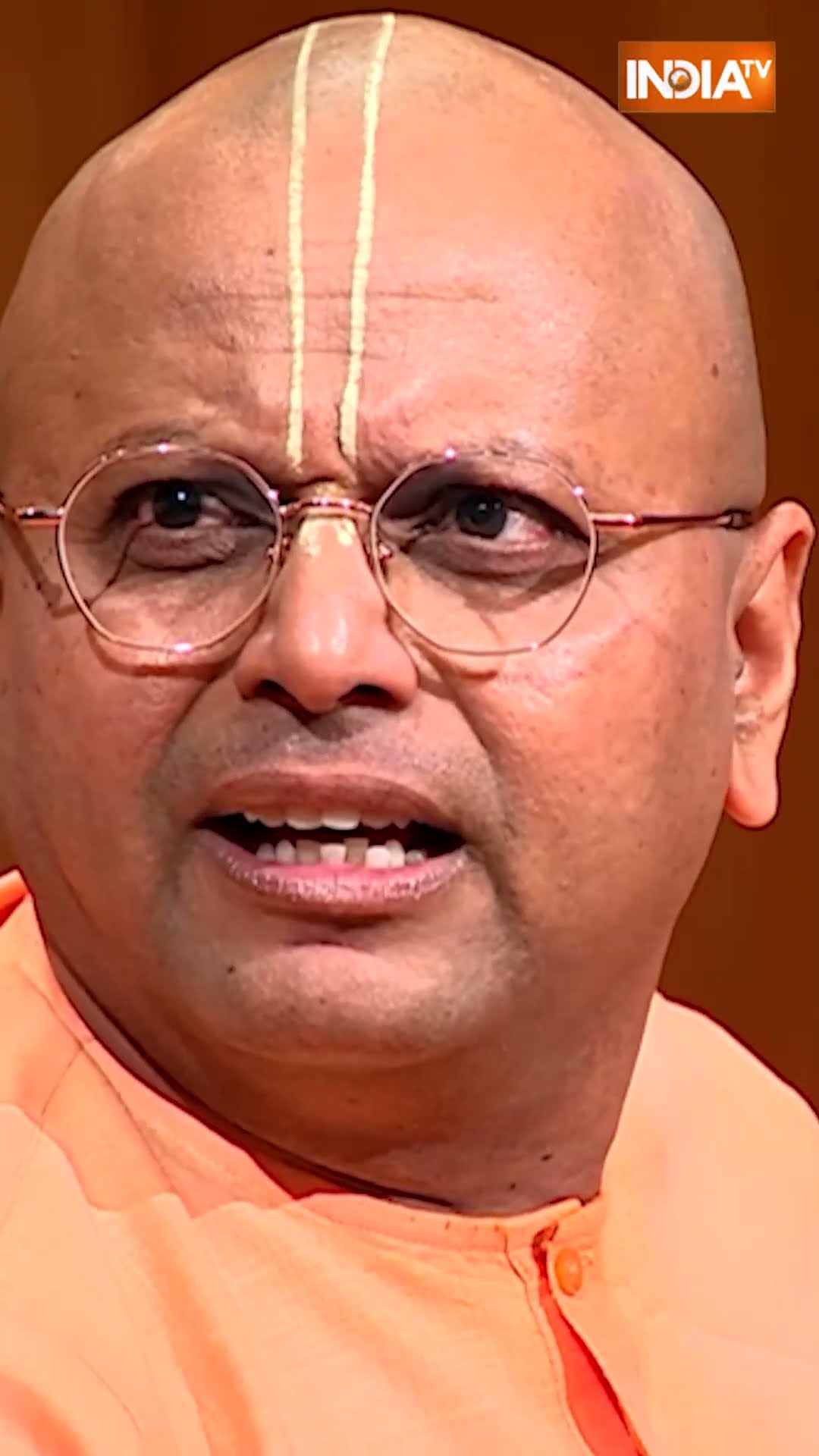 #gaurgopaldas की 'मैं पल दो पल का शायर हूं' शायरी सुन लोगों ने खूब बजाई तालियां  #aapkiadalat#shorts
