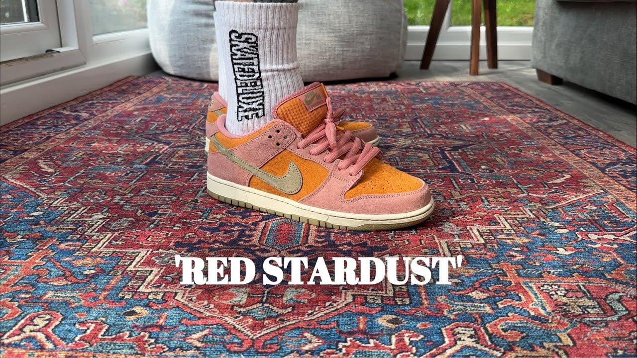 靴 Nike SB Dunk LowRed Stardust and Monarch Nike SB Dunk Low Red Stardust Men's - HJ4135-600 - US