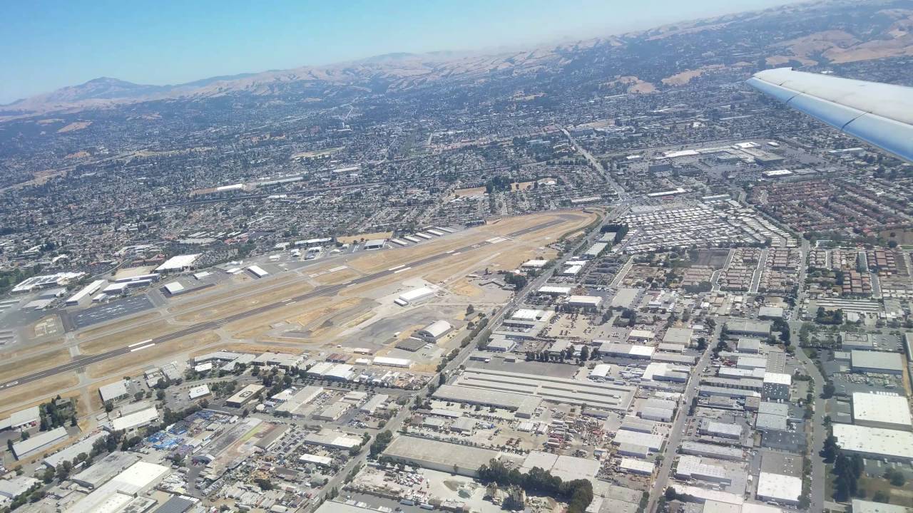Delta 717 landing in Oakland YouTube