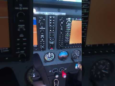 Microsoft Flight Simulator 2020 - HP G2 - iPhone through the lense - Cessna