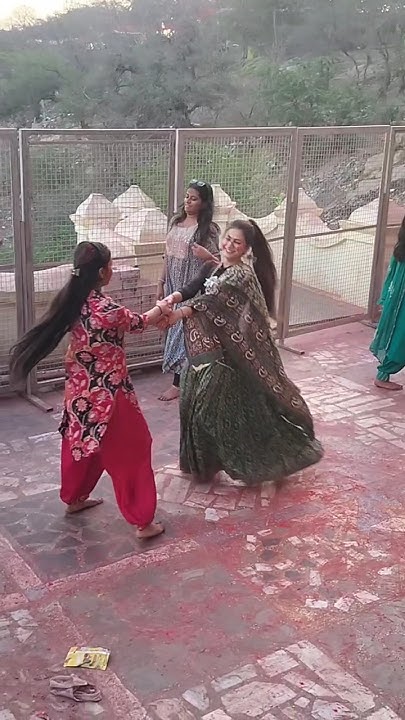 holi ke din dil khil jaate hain lyrics