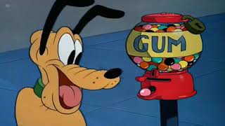 Pluto brings newspapers to Mickey Mouse and is loved by people and becomes famous in newspapers