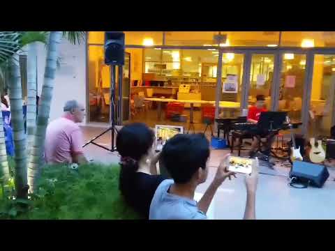 싱가포르에서 다국적 친구들과 즐기는 신나는 버스킹 Exciting busking with multinational friends in Singapore