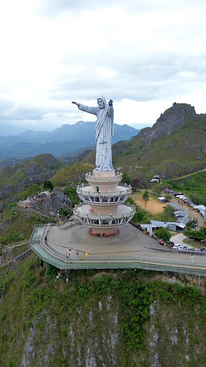 Patung Yesus Memberkati Buntu Burake #futuretripid #triptoraja #opentriptoraja