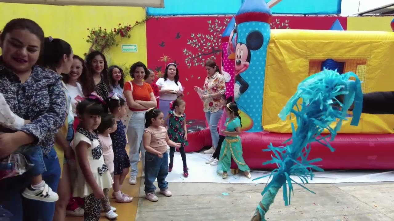 ROMPIENDO LA PIÑATA 10