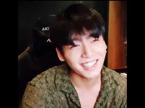 Jungkook singing (Leave The Door Open On Vlive 💜)
