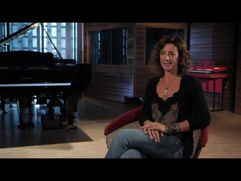 Videó: Sarah McLachlan 10,09 millió dollárt kér a brit kolumbiai Hillside Chalet számára