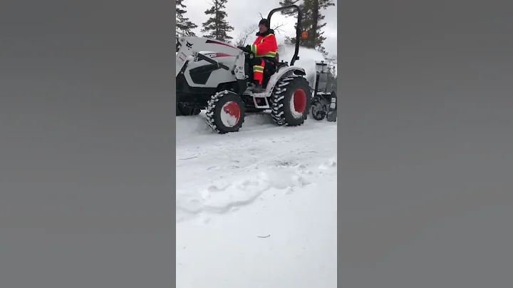 Erskine 620RP Rear Pull Snowblower on Bobcat CT2025