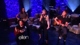 Miley Cyrus Performs 'We Can't Stop'2781